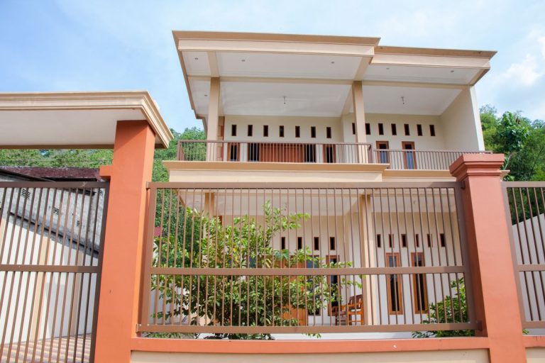 Renovasi rumah menjadi 2 lantai purwokerto dengan fasad modern dua lantai